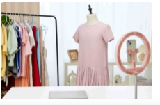 2024年美国假日季购物趋势：50%的人更喜欢网购